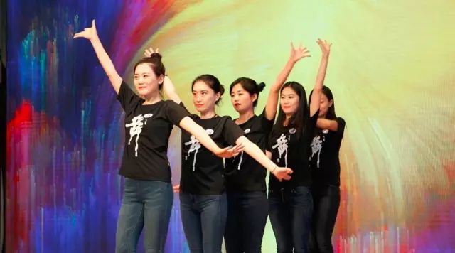 公司舉行圓夢(mèng)藝術(shù)團成立大會(huì )暨首批節目展演4.jpg